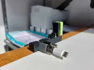 Multimaterial desk organizer (3 USBs, 4 microSDs and cables)