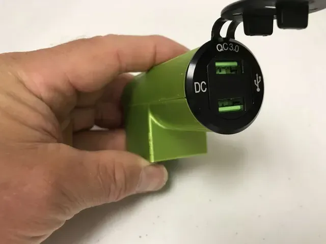 RYOBI 18V Battery Mini USB Charger — Фото 4 из 7