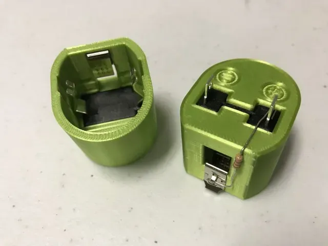 Ryobi One+ 18V Battery Charge Adapter for Solar / Powerstation
