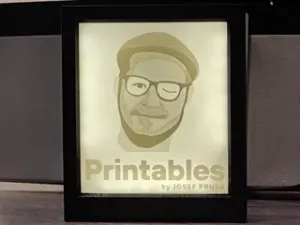 Lithophane frame with swappable lithophanes