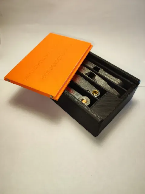 Caja para galgas de radio y peine de roscas.