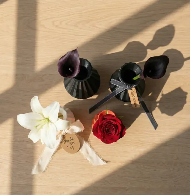 "KAMI" - Minimalistic Origami Vase — Image 2 of 5