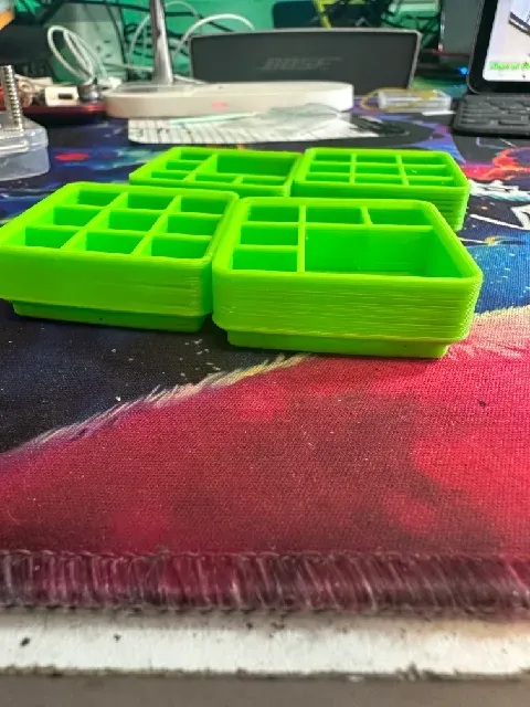 Gridfinity Big/Small Parts Tray W/ Removable 1x1 Screw Bin & Stackable Lid — Фото 9 из 11