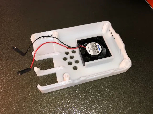 Raspberry Pi 4 Top - Screwless FAN Mount (30/40mm Noctua) — Фото 6 из 7