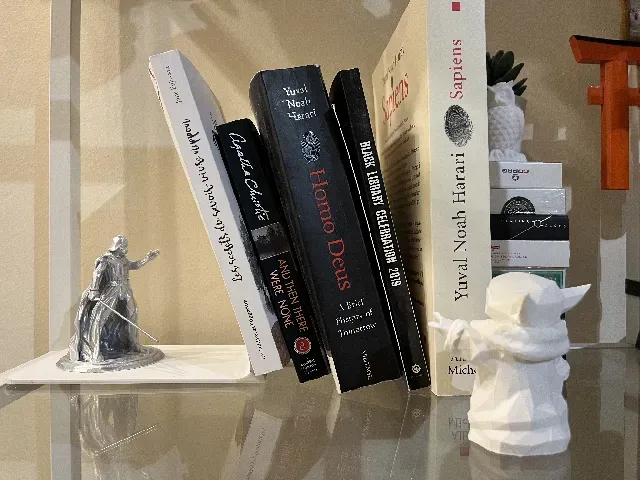 Low-Poly Darth Vader book stand / book end — Фото 3 из 3