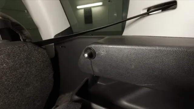 Skoda Roomster Rear Parcel Shelf Load Cover pin