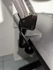 Desk lamp clamp