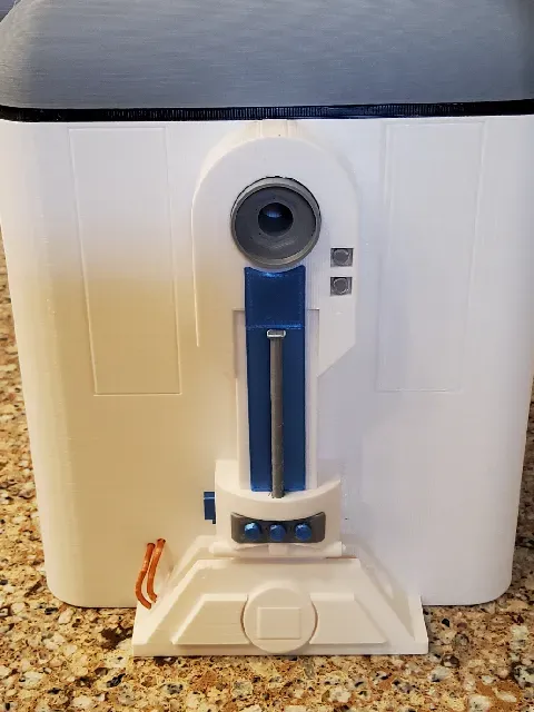 R2-D2 Tissue Box — Image 3 of 14