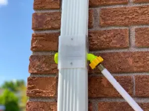 Downspout gutter diverter for rain barrel
