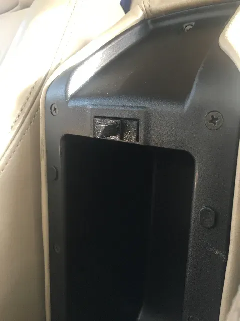 Armrest Latch – Mitshubishi Pajero Sport
