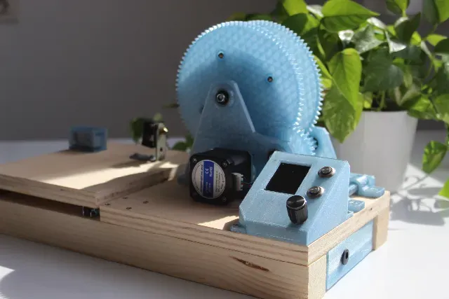 Machine to convert PET plastic bottles into filament for 3D printers — Фото 2 из 15