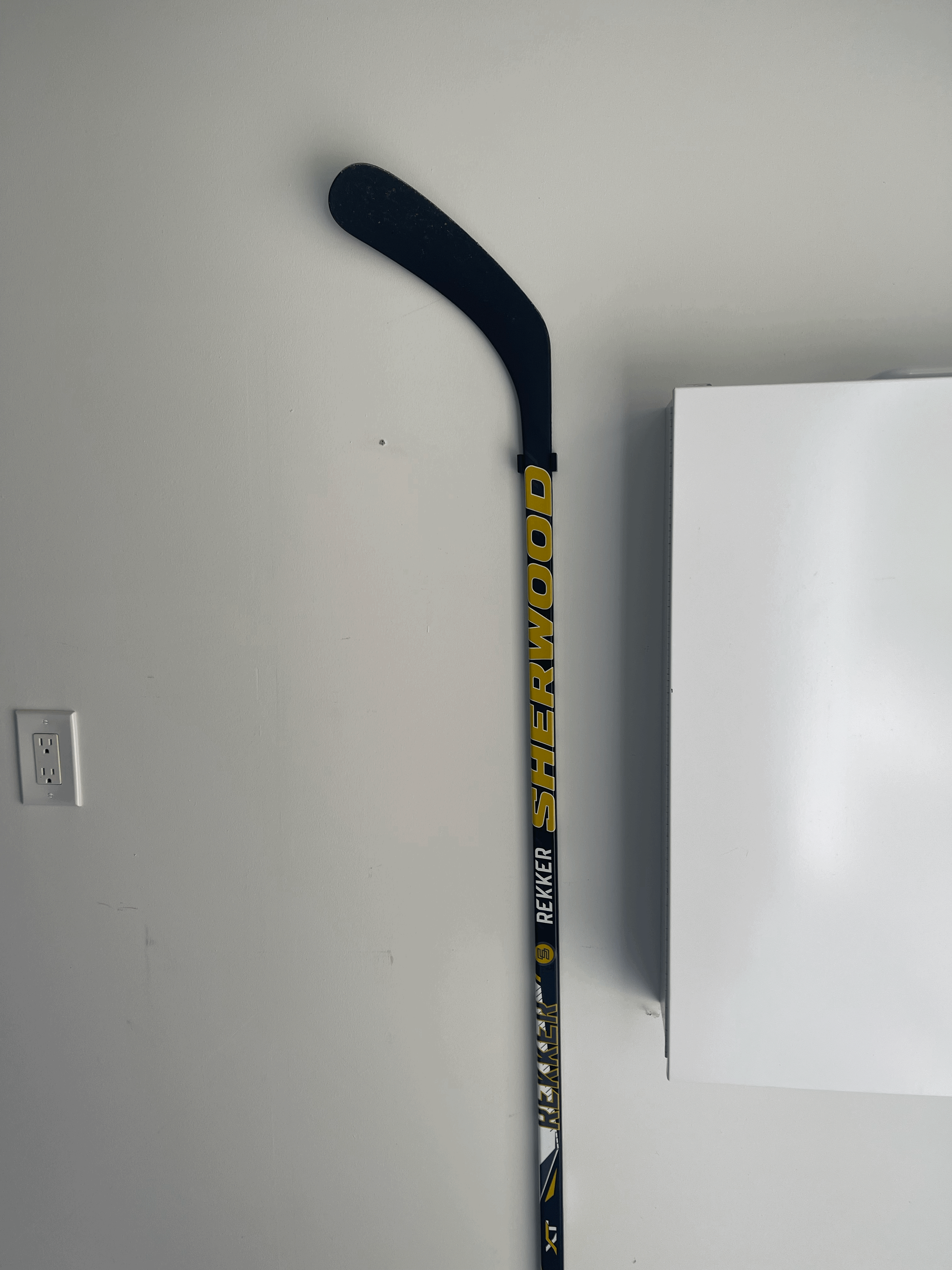 Hockey Stick vertical hanger