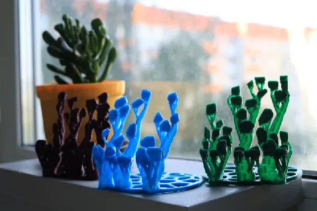 Organic Voronoi Phone Stands