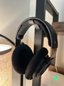 Minimalistic Magnetic Headphone Holder