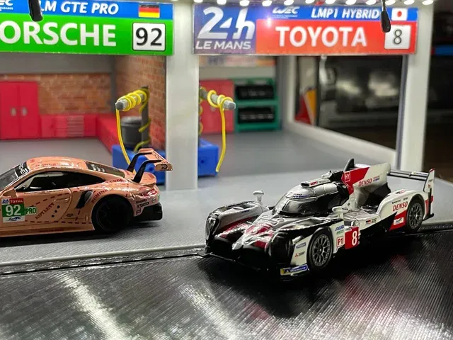 Racing Pit Garage/Building for Hot Wheels & 1/64 Scale Cars — Image 5 of 11