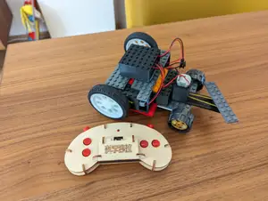 Lego Remix of a playable Battle Bot Kit. Spinner Robot.