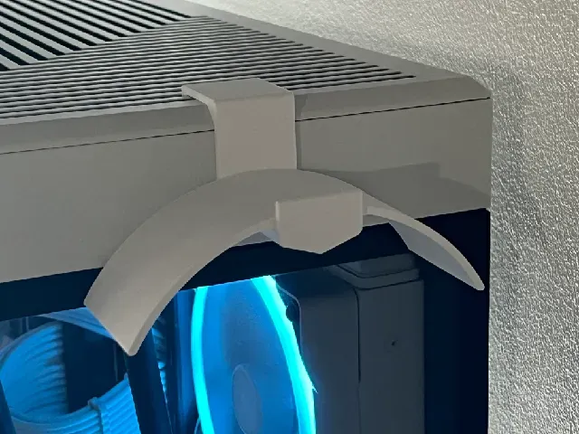 Hyte Y60 headphone holder