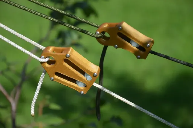 "Automatic" Paracord Rope Tensioner