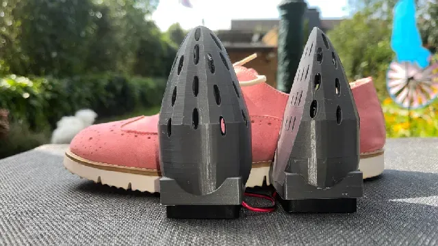 Flacher Schuhlüfter für unterwegs. Flat shoe dryer for on the go. — Фото 3 из 3