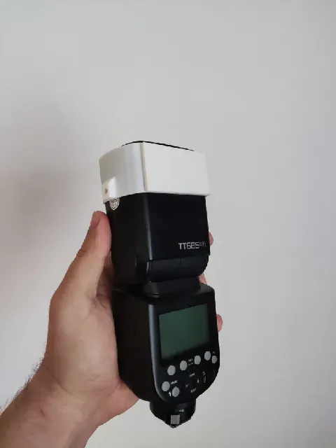 Camera Flash Diffusor with replacable inserts - Godox/Neewer/Yongnuo compatible — Image 3 of 4