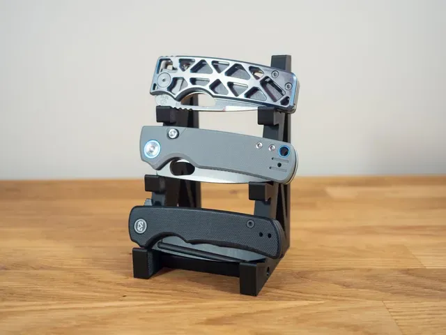 Display stand for EDC knives — Image 5 of 12