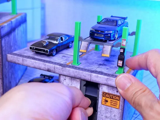 1/64 & 1/43 Adjustable Moving 4-Post Garage Car Lift Diorama / RC Charge(64 Sample) — Фото 2 из 11
