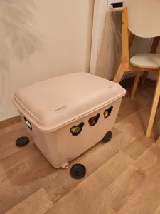 Toy box wheel