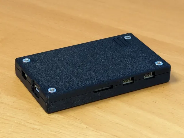 Enclosure for Sunton ESP32-2432S028R Cheap Yellow Display — Image 3 of 5