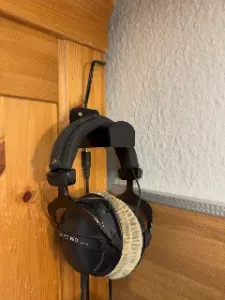 Headphone Wall Mount with 3.5 mm Jack Integration