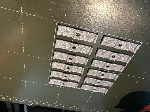 LED-Strip Holder-Clip for pure LED-Strips for 40mm Wood Strip / Doppel-Halterung für LED-Stripes für 40mm Holzleisten — Image 3 of 3