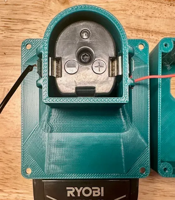 Ryobi 18V Battery latching connector (one-piece, no supports) — Фото 3 из 9