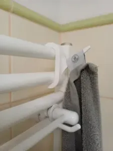 Bathroom radiator hook for towel / Háček na radiátor