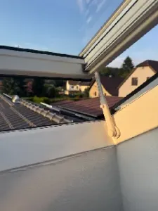 Roof window holder