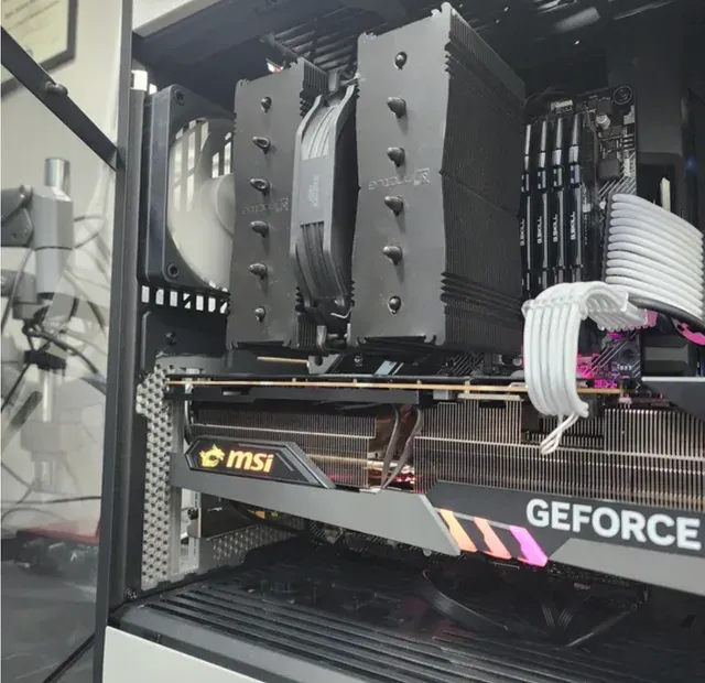HYTE Y60 Horizontal GPU Backplate — Image 4 of 5