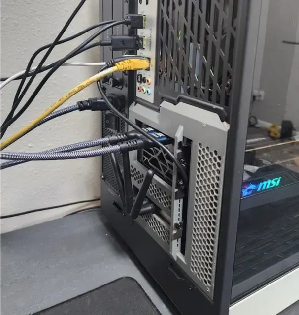 HYTE Y60 Horizontal GPU Backplate — Image 2 of 5