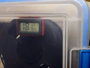 Digital hygrometer mount for Sterilite container filament dry boxes