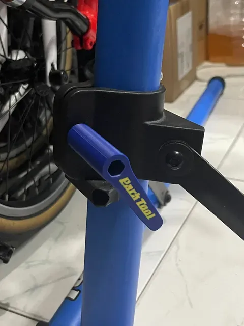 Park Tool PCS-9.3 Thumbscrew replacement — Image 6 of 7