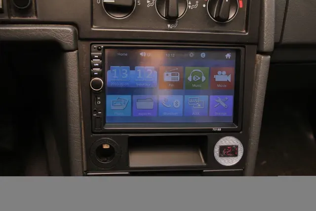 Volvo 940 2 DIN radio frame for radio 7018B