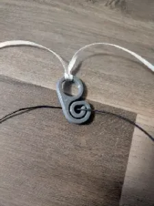 Wire antenna messenger line hanger