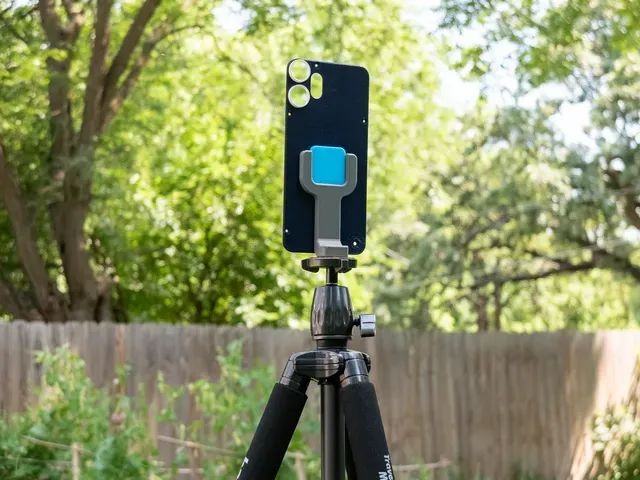 Modular, multi-mount system for CMF Phone 2 Pro — Фото 8 из 11