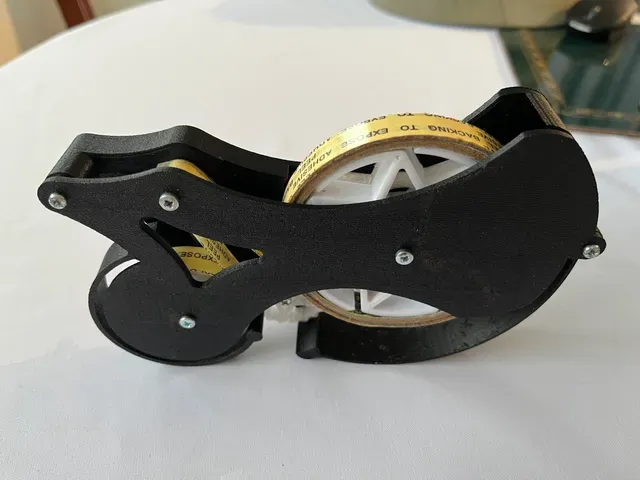Double-sided tape dispenser