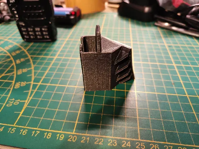 Quansheng UV K5 / K6/ K8/ Plus car mount angled — Image 6 of 6