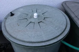 Fly away stopper for your rain barrel lid