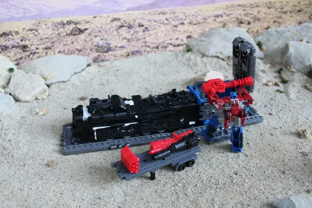 Flatbed Trailer and Riot Shield for Core Class Optimus Prime — Фото 7 из 7