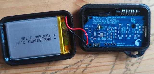 Meshtastic FakeTec case with battery 503450 and spiral 868mhz antenna inside. — Фото 3 из 4