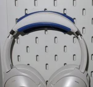 Headphone holder for IKEA Skadis pegboard