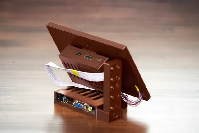 7" HDMI LCD Desktop Case with Pi mount — Image 4 of 12