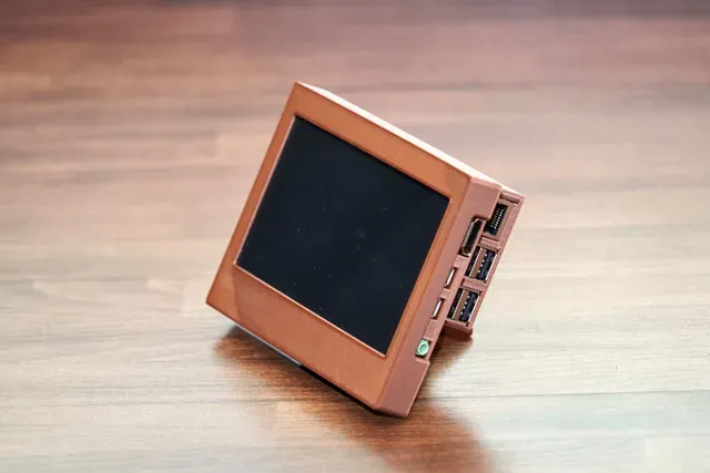 Desktop Pi3B/4B/5B mount for HDMI LCD — Image 8 of 18