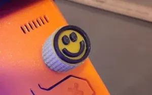 Smiley Face knurled potentiometer knob, 6mm ID, printer knob