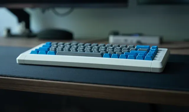Kada 0110 - a retro inspired 65% mechanical keyboard — Image 5 of 7